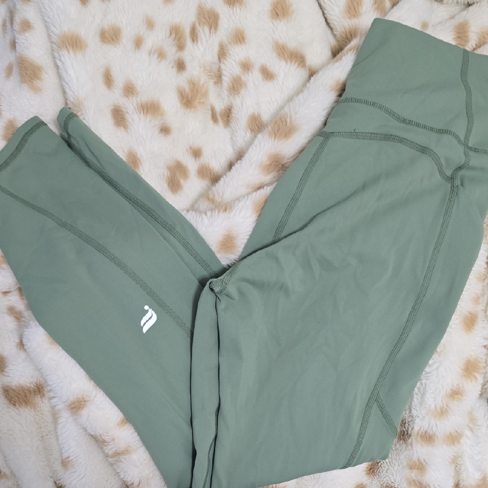 Fabletics Green Leggings 7/8 Capri